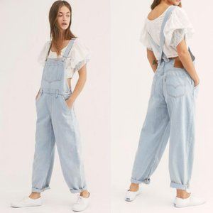 NWOT LEVI’S Baggy Light Wash Denim Overalls